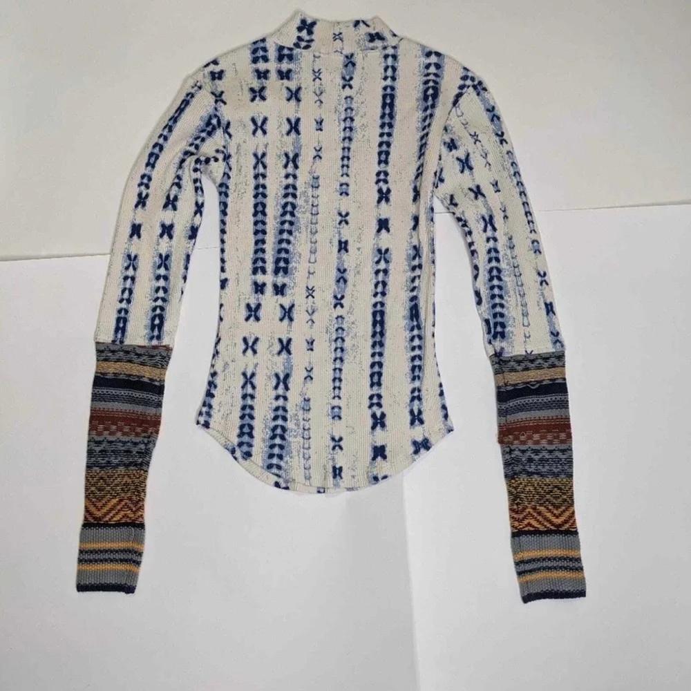 Free people Wonderful Swit top’s  thermal knit vintage- inspired print. - Picture 2 of 4